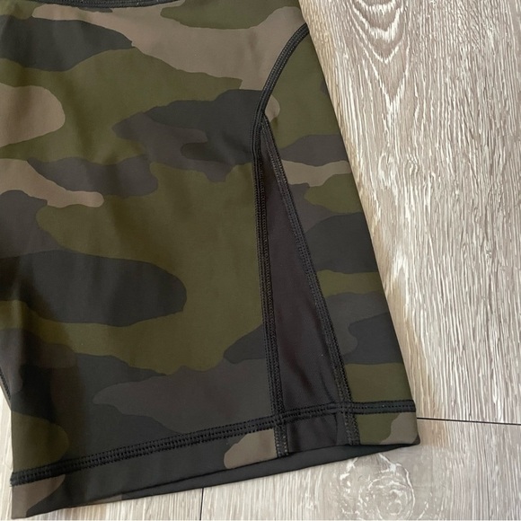 Aerie Goals Bike Short 7” Hi Rise Camo Mesh Print Size Medium - Picture 3 of 7